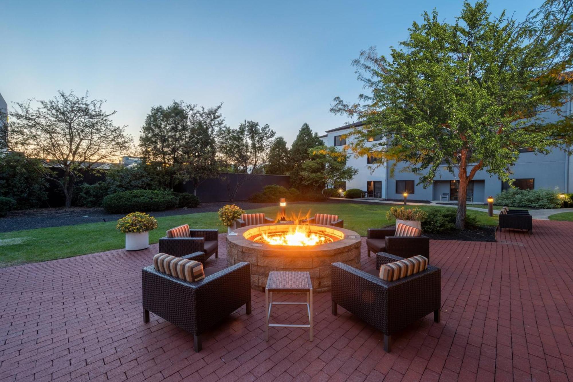 מלון Courtyard Columbus Airport מראה חיצוני תמונה